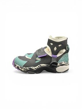 Nike Air Carnivore Mens size 9 w/OG box